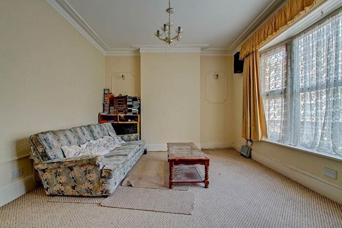 1 Bedroom Flat For Sale In Ballards Lane, London, N12