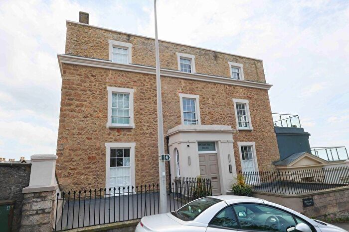 2 Bedroom Flat For Sale In Marine Hill, Clevedon, BS21