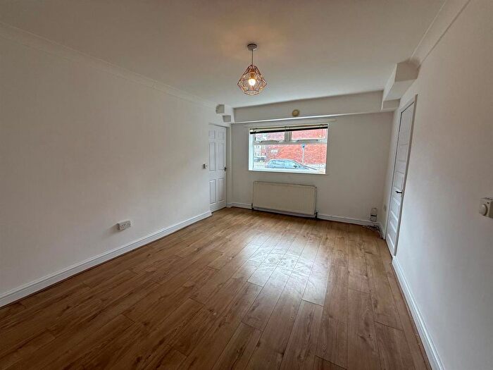 2 Bedroom Flat To Rent In Recreation Street, Mansfield, NG18