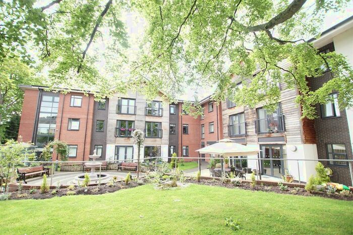 2 Bedroom Flat For Sale In Rohan Gardens, All Saints Road, Warwick, CV34