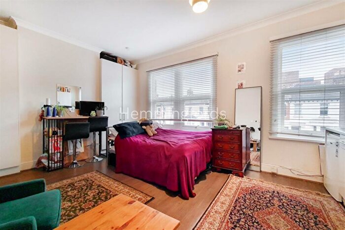 Studio To Rent In Hornsey Park Road, London, N8