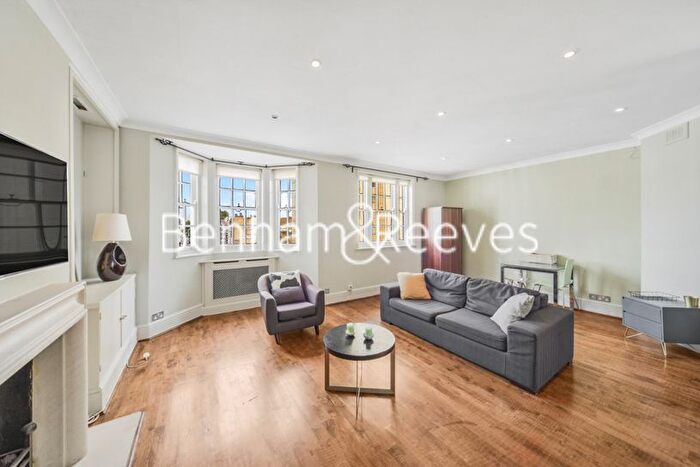 2 Bedroom Flat To Rent In King's Road, Chelsea, SW10