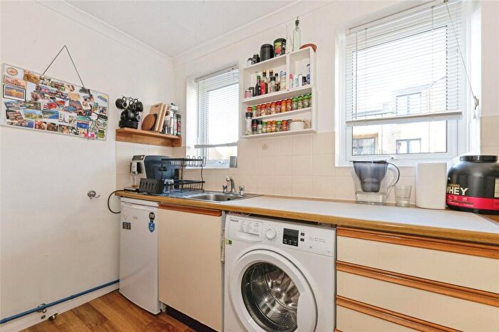 1 Bedroom Flat For Sale In Greyhound Road, Sutton, SM1