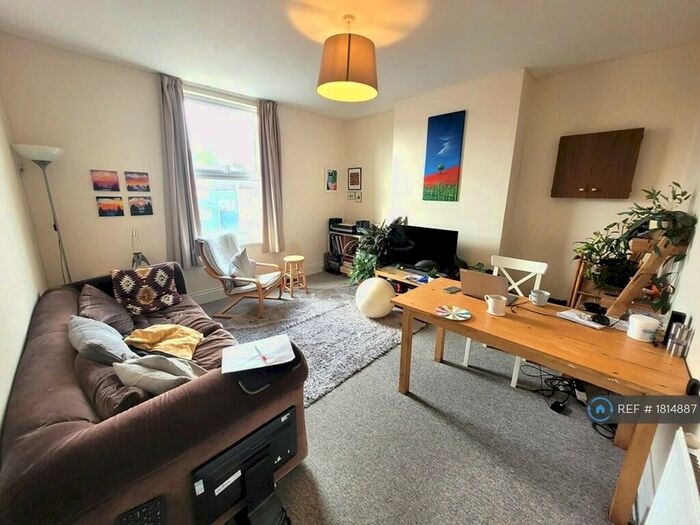 3 Bedroom Maisonette To Rent In Lower Ashley Road, Bristol, BS2