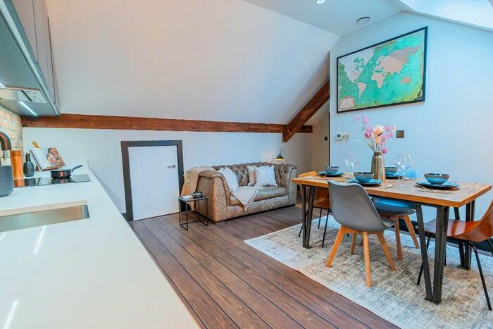 2 Bedroom Apartment To Rent In -Bed Apartment, Portland Street, Basil House, M1