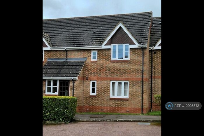 1 Bedroom Flat To Rent In Groves Lea, Reading, RG7