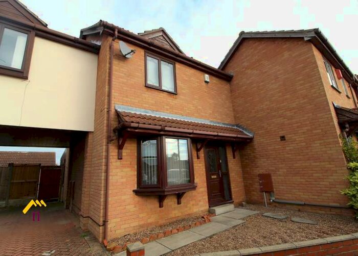 2 Bedroom Town House To Rent In Harpenden Close, Dunscroft, Doncaster, DN7
