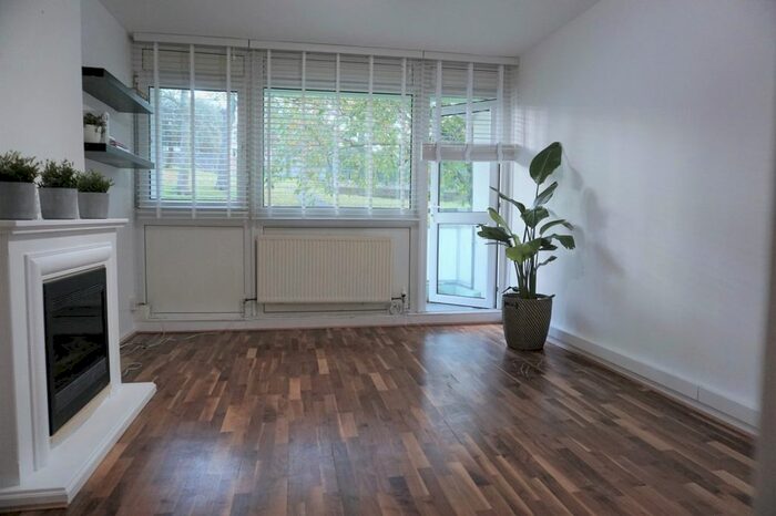2 Bedroom Flat To Rent In Windley Close, London, SE23