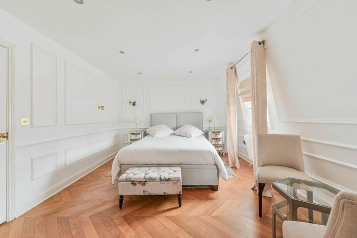 4 Bedroom End Of Terrace House To Rent In Hugh Street, Victoria, London, SW1V