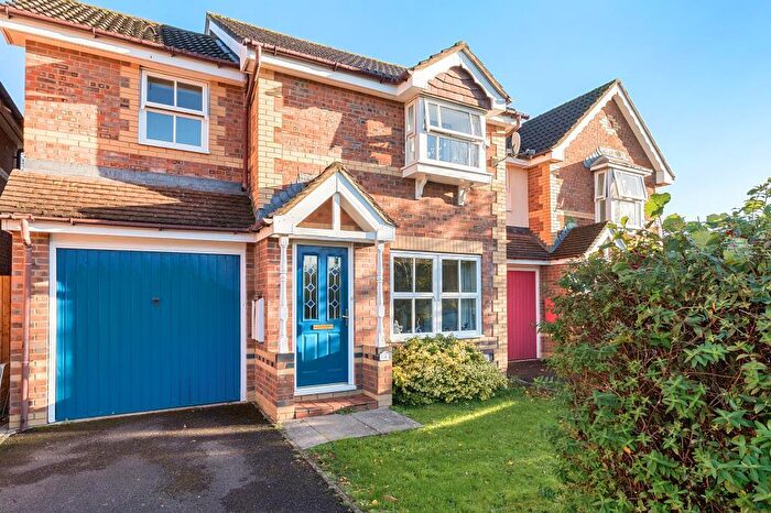 3 Bedroom Semi Detached House For Sale In Heather Drive, Thatcham, RG18