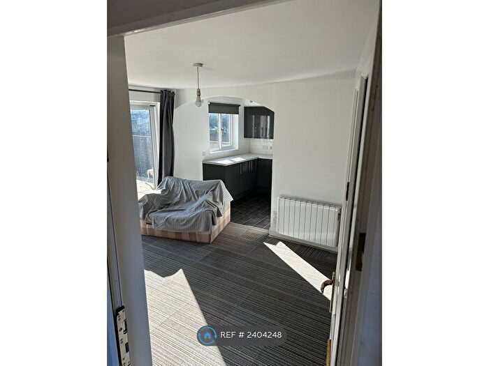 Studio To Rent In Cambrian Close, Bursledon, Southampton, SO31