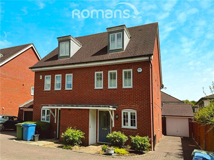 3 Bedroom Semi-Detached House For Sale In Alford Close, Sandhurst, Berkshire, GU47