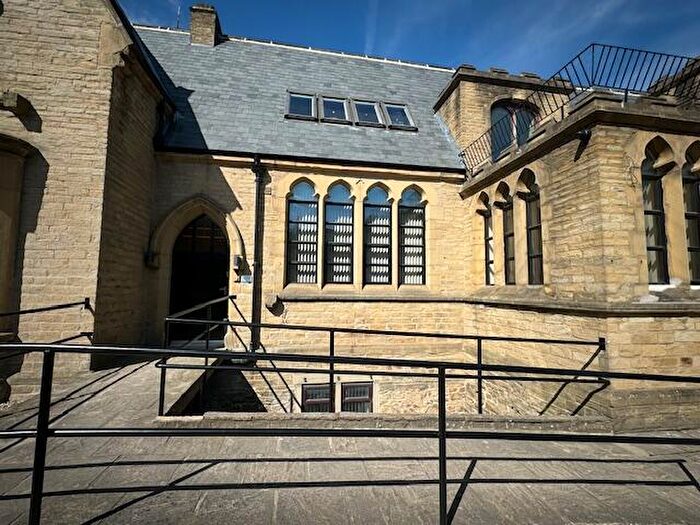 1 Bedroom Flat To Rent In Leeds Road, Shipley, West Yorkshire, BD18