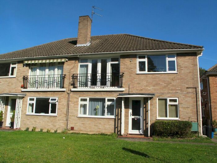 2 Bedroom Flat To Rent In Shaef Way, Teddington, Middlesex, TW11