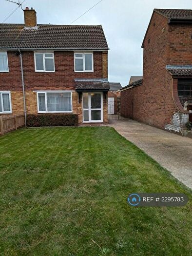 3 Bedroom Semi-Detached House To Rent In Hawthorn Way, Royston, SG8