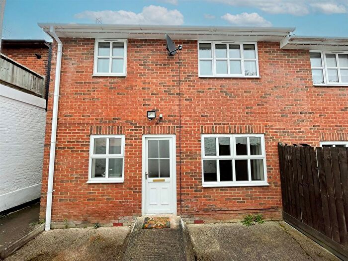 2 Bedroom Property To Rent In Old Road, Linslade, Leighton Buzzard, LU7