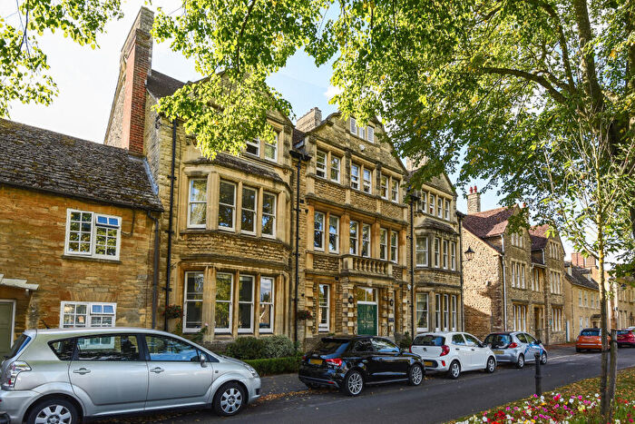 3 Bedroom Flat To Rent In Charter Place, Church Green, Witney, OX28