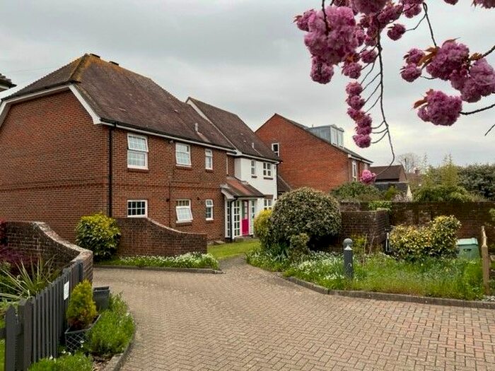 2 Bedroom Flat To Rent In East Street, Titchfield, Fareham, PO14