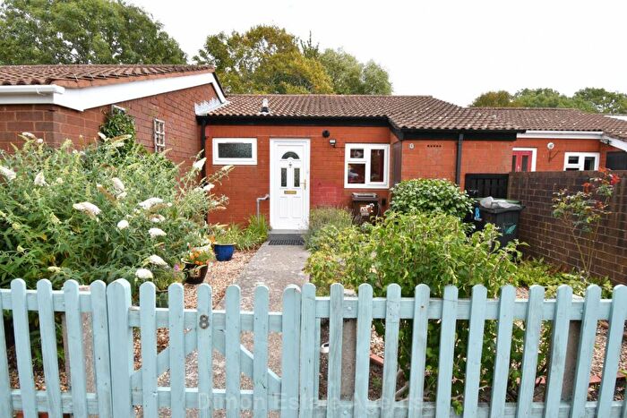 1 Bedroom Bungalow For Sale In The Coppice, Holbrook, PO13