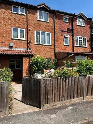 1 Bedroom Maisonette To Rent In Hogarth Crescent, Colliers Wood, SW19