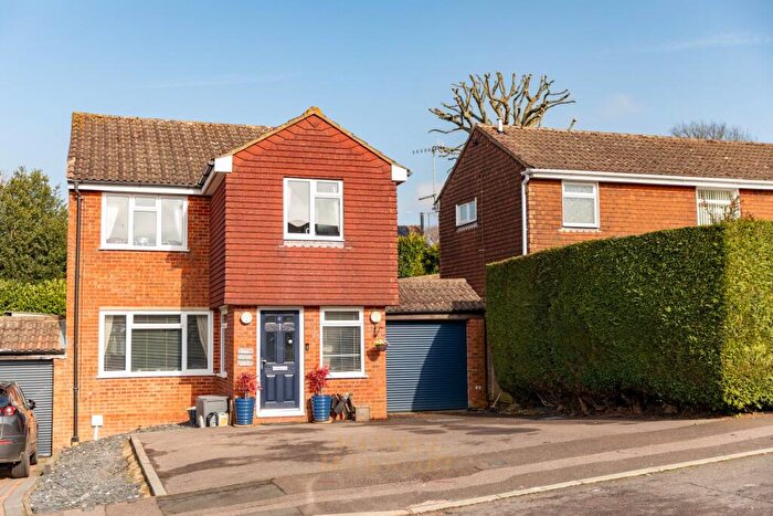 4 Bedroom Link Detached House For Sale In Pegasus Way, East Grinstead, RH19