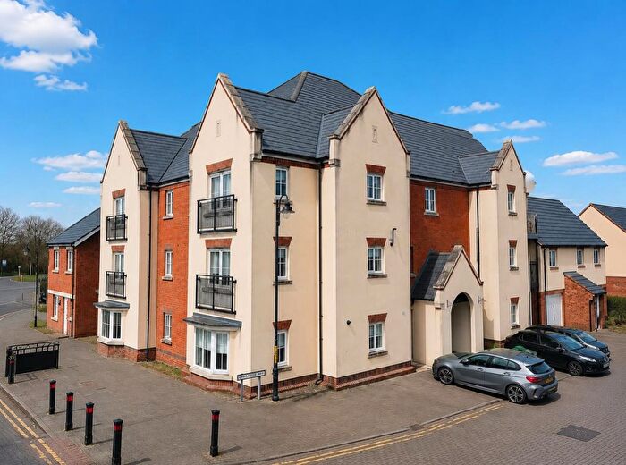 2 Bedroom Flat For Sale In Lancaster Way, Repton Park, TN23
