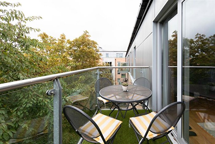 1 Bedroom Flat To Rent In Queen Mary Avenue, London, E18