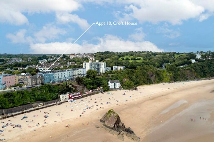 2 Bedroom Apartment For Sale In Tenby, SA70