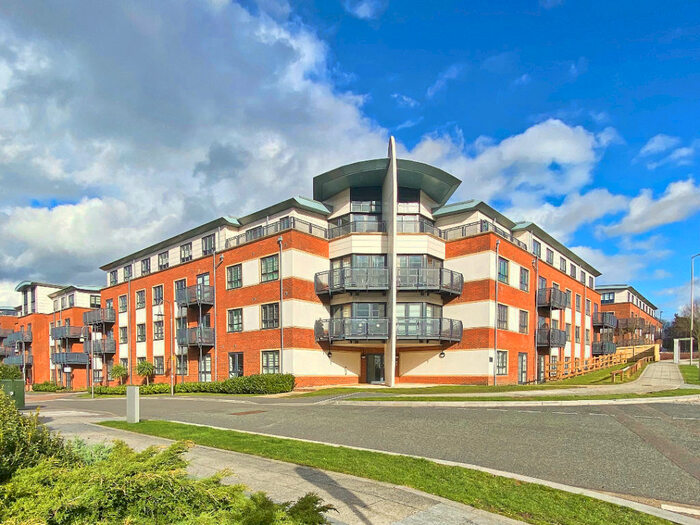 2 Bedroom Apartment To Rent In Lincoln Court, Farnborough, GU14