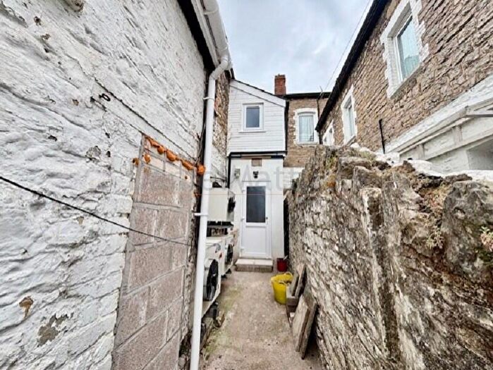 3 Bedroom Flat To Rent In High Street, Barry, The Vale Of Glamorgan., CF62