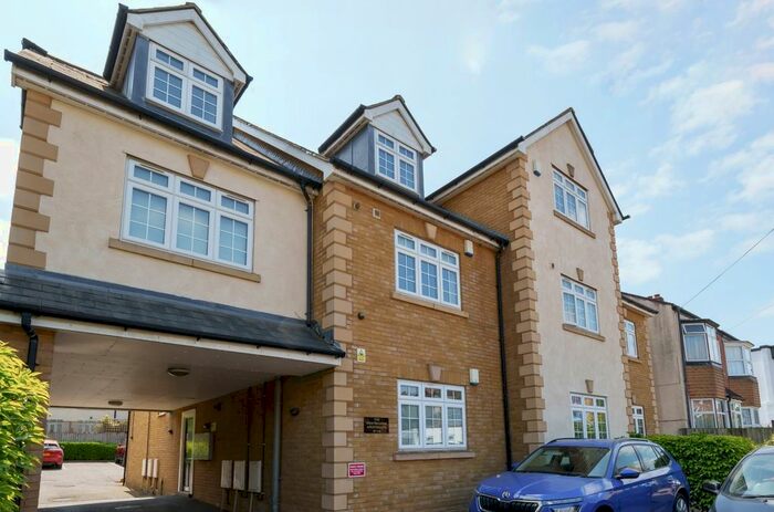 2 Bedroom Flat To Rent In Birkbeck Road, Beckenham, BR3