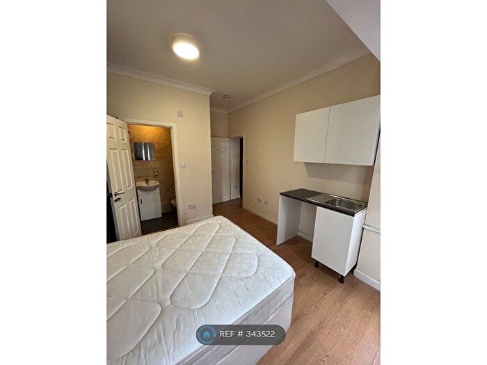 Studio To Rent In Greenland Crescent, Southall, UB2