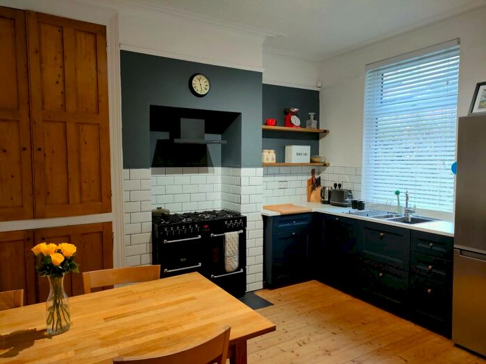 4 Bedroom Property To Rent In Landseer Grove, Bramley, Leeds, LS13