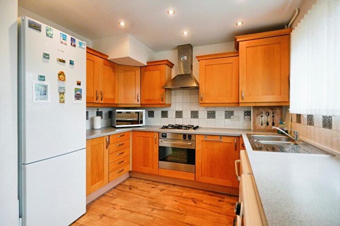 3 Bedroom Terraced House For Sale In Chestnut Grove, Mitcham, CR4