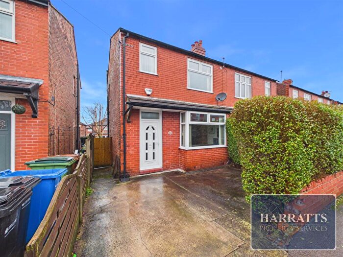 3 Bedroom Semi Detached House For Sale In Turncroft Lane, Stockport, SK1