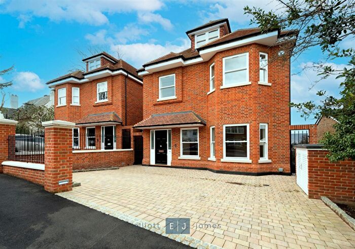 5 Bedroom Detached House To Rent In Carroll Hill, Loughton, IG10