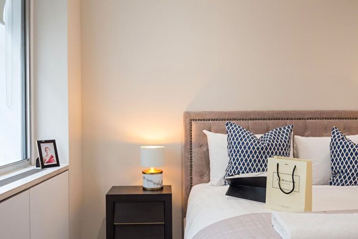 2 Bedroom Flat To Rent In Exeter Street, London, WC2E