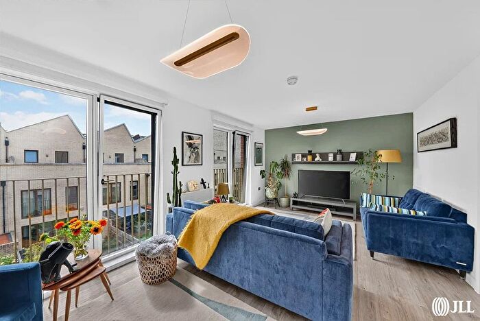 3 Bedroom Flat For Sale In Peloton Avenue, London, E20