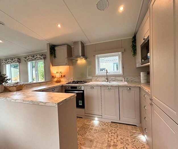 2 Bedroom Mobile Home For Sale In Akebar Park Country Park, Leyburn, North Yorkshire, DL8