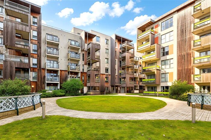 2 Bedroom Apartment For Sale In Glenalmond Avenue, Cambridge, Cambridgeshire, CB2