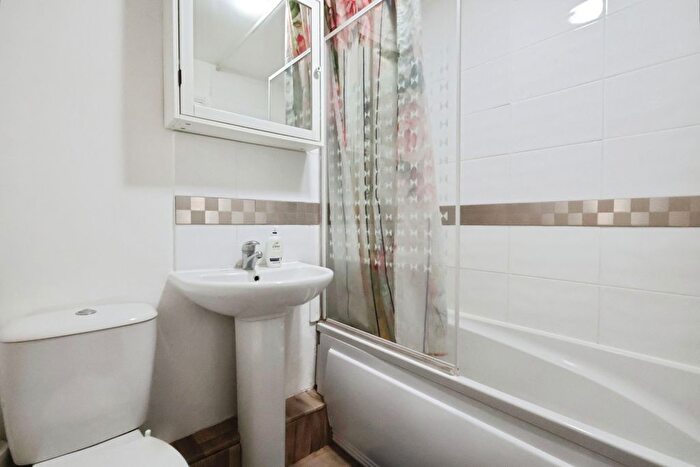 1 Bedroom Flat For Sale In Abbis House, Whinbush Road, SG5