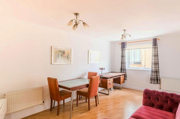 1 Bedroom Flat To Rent In Palgrave Gardens, Marylebone, London, NW1