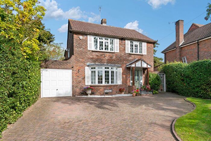 4 Bedroom Detached House For Sale In Knowle Park, Cobham, KT11