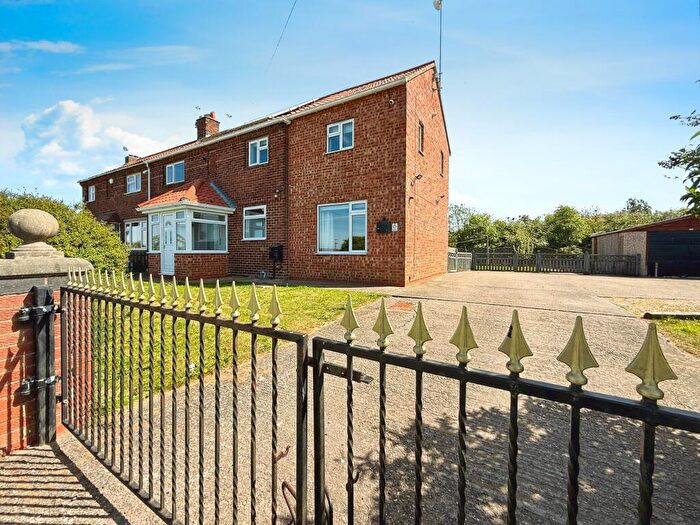 4 Bedroom Semi-Detached House To Rent In Hill Road, Springthorpe, DN21