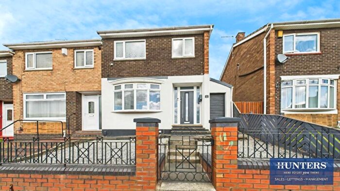 3 Bedroom End Of Terrace House For Sale In Bradford Avenue, Town End Farm, Sunderland, SR5
