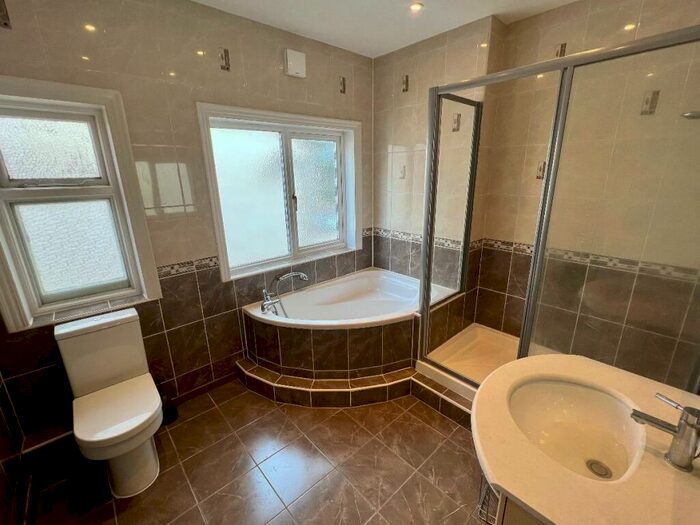 3 Bedroom Maisonette To Rent In Addiscombe, Croydon, CR0