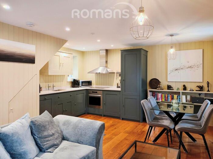 2 Bedroom End Of Terrace House To Rent In Osborne Mews, SL4