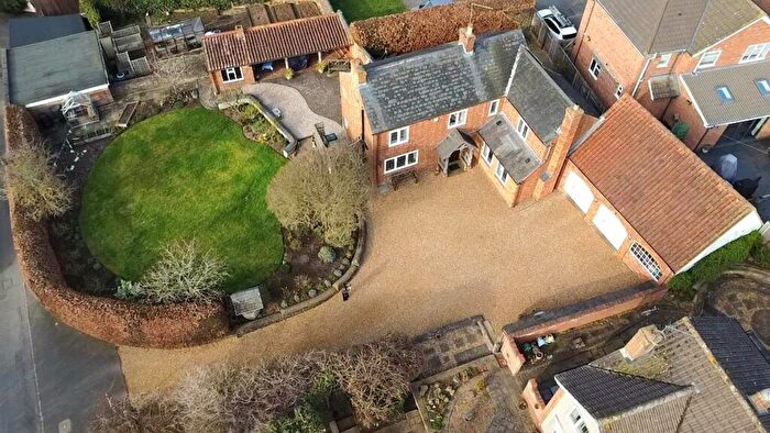 3 Bedroom Detached House For Sale In Dowthorpe End, Earls Barton, Northamptonshire, NN6