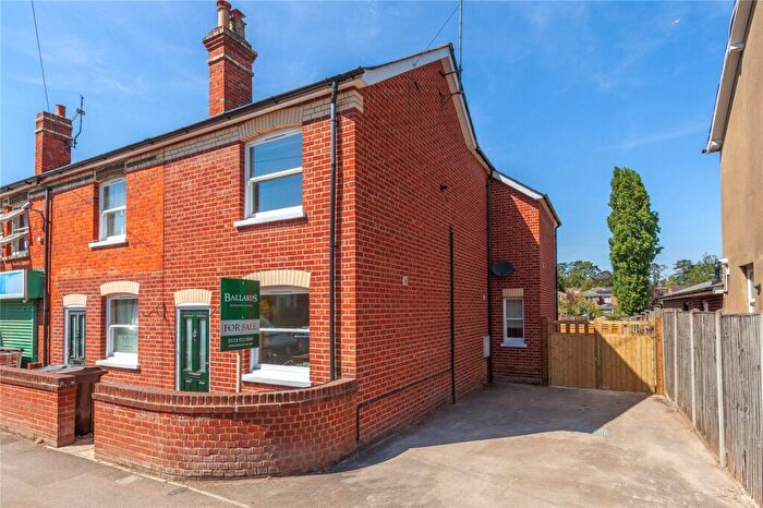 3 Bedroom End Of Terrace House For Sale In Victoria Road, Wargrave, Berkshire, RG10