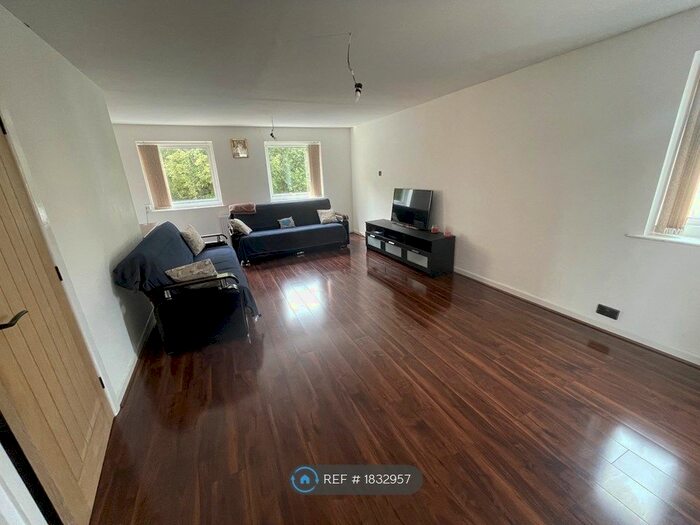 3 Bedroom Flat To Rent In Darwen, Darwen, BB3